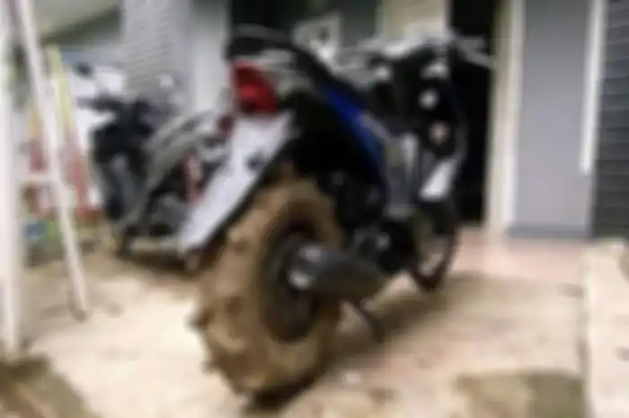 Motor Honda BeAT pakai ban traktor