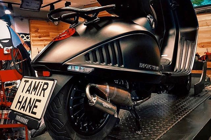 Vespa 946 Armani pakai knalpot Maru's Beetail