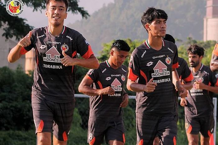 Bek asal Uzbekistan, Shukurali Pulatov, saat berlatih bersama Semen Padang menjelang Liga 1 2019