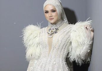 Kumpul Geng Sosialita, Gaya Fashion Hijab Mulan Jameela Padukan Blazer Curi Perhatian