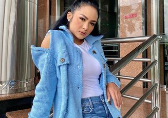 Biasa Pamer Lekuk Tubuh Seksi, Kini Krisdayanti Tampil Beda Pakai Hijab Syar'i