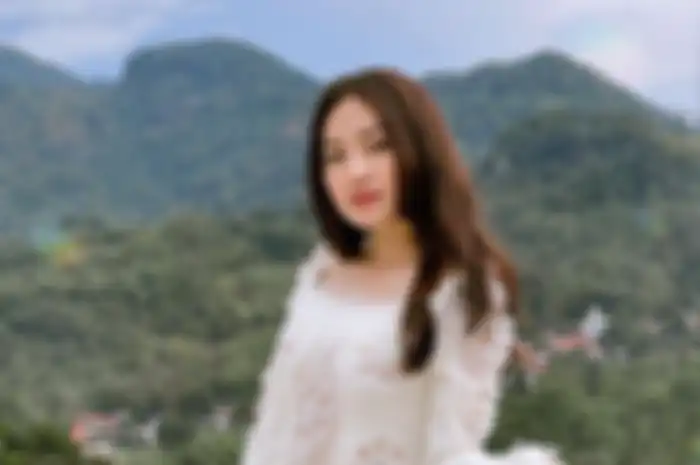 Gaya menawan Natasha Wilona pakai dress putih