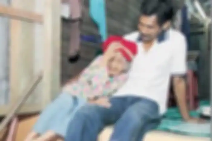 Foto mesra nenek Kundor dan suaminya.