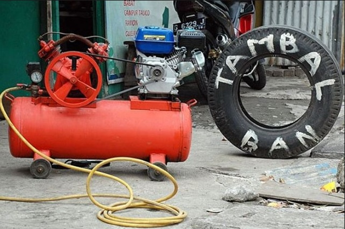 Ilustrasi tambal ban. Ternyata Ban Tubeless yang Sudah Banyak Tambalan Gak Disarankan Untuk Dipakai Lagi