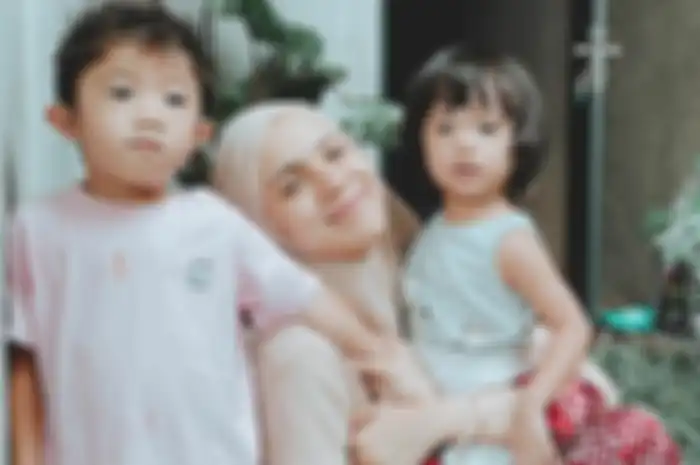 Nycta Gina bersama anak-anaknya 