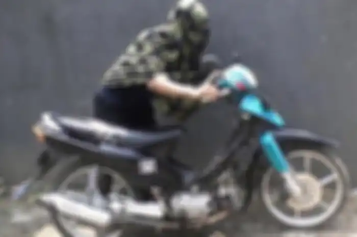 Ilustrasi pencurian sepeda motor.