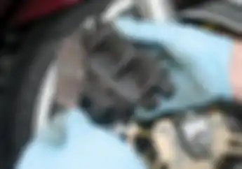 Nih bagi Yang Awam,  Cara Mudah Cek Kampas Rem  Motor Matic Habis