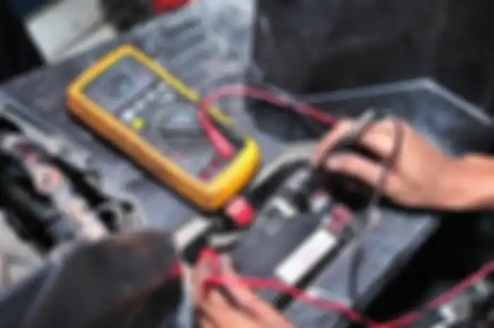 Mengecek kelistrikan menjadi ritual wajib untuk motor injeksi sebelum melakukan perjalanan jauh lebaran.