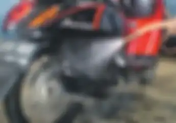 Bukan Cuma Disemprot Penetran, Ini Beberapa Trik Usir Karat dan Keropos di Motor