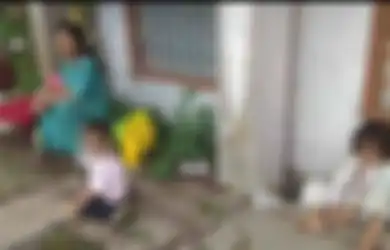 Suaminya Cuma Nganggur, Wanita Ini Rela Siksa Diri Jalan Kaki 10 Km Bareng 3 Balitanya Hanya Demi Sembako Gratis, Pilih 2 Jam Perjalanan Karena Tak Punya Ongkos Ngangkot