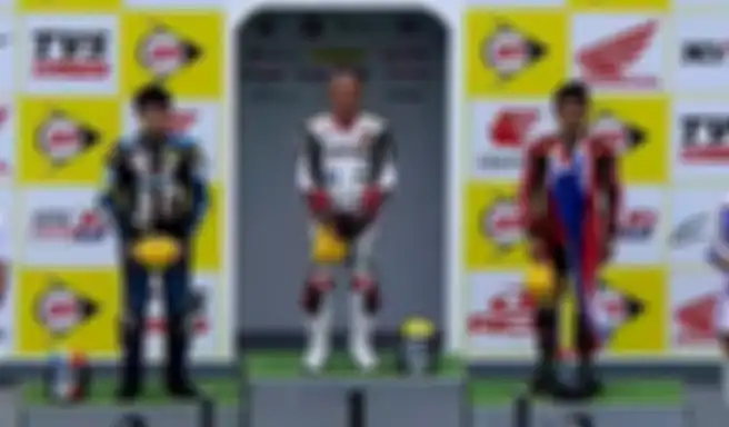 Pembalap berumur 50 tahun, Takahide Tanaka juarai race 1 AP250 ARRC Jepang 2022