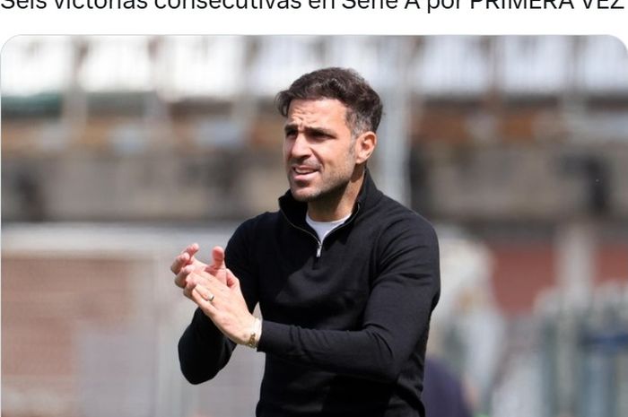 Cesc Fabregas memberi semangat kepada para pemain Como saat melawan Cagliari dalam pekan ke-36 Serie A Italia 2024-2025 di Stadion Giuseppe Sinigaglia, Jumat (10/5/2025) malam WIB.
