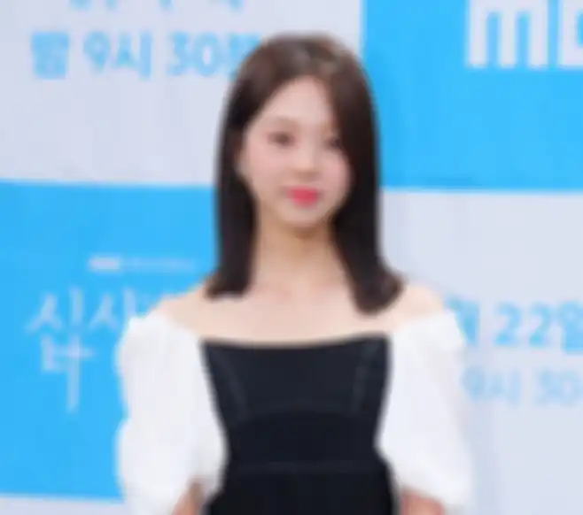 Kim Si Eun  