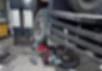 Ngeri, Motor Hancur Dihajar Truk Kontainer yang Mengamuk, Kejadian di Jakarta Barat