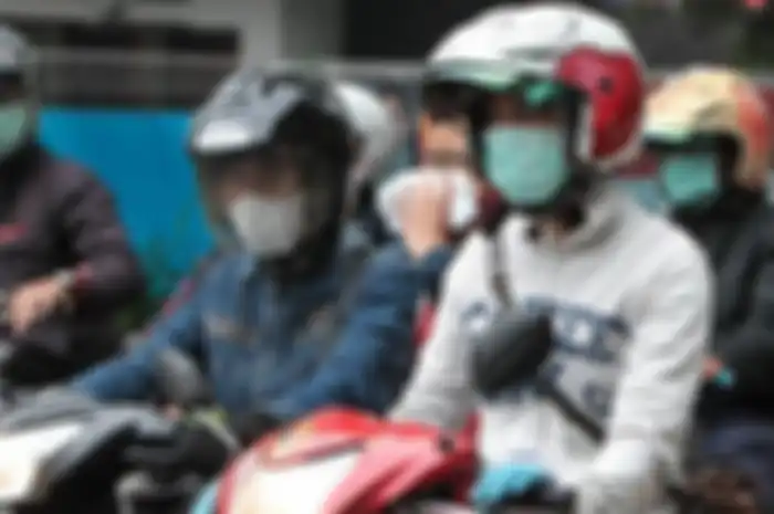 Ilustrasi pemotor memakai masker dan sarung tangan. Pemotor yang Masuk ke Kota Ini Wajib Pakai Masker dan Dilarang Boncengan Meski Satu Alamat