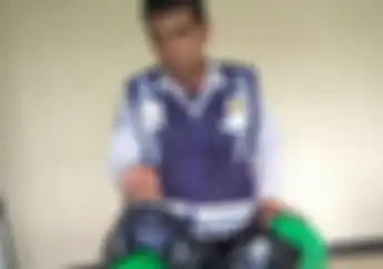 Ngetem Sembarangan, Helm Driver Ojek Online Disita Petugas Dishub Biar Gak Bisa Narik Lagi