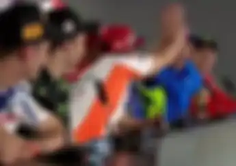Kocak.. Sindir Valentino Rossi? Andrea Iannone Tunjuk Marc Marquez Saat Diwawancara