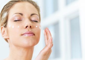 Perbedaan Pelembap dan Primer yang Jarang Diketahui oleh Wanita Menurut MUA Philipe Karunia