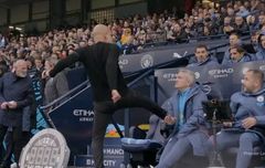 Guardiola Tendang dan Rusak Kursi Usai Man City Dikerjai Wasit Terang-terangan