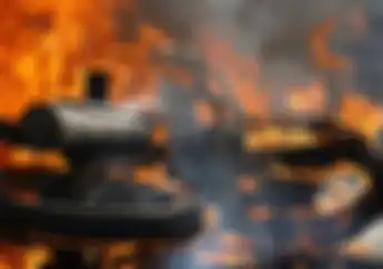 Mencekam, Motor Polisi Ludes Terbakar, Rumah Dilempar Bom Molotov Orang Tak Dikenal