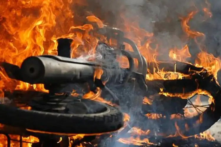 Setelah Jawa Tengah, Denpasar Digegerkan Pembakaran Motor, Rumah Warga Dilempar Bom Molotov