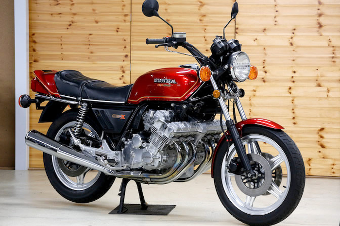 Honda CBX1000 menggunakan mesin 6-silinder