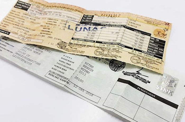 Foto ilustrasi STNK. Pemutihan pajak kendaraan diadakan jelang lebaran, ini keuntungannya buruan diurus.