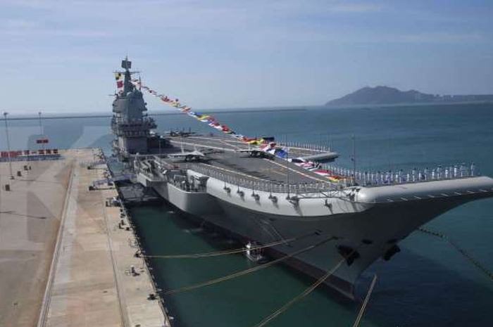 China pekan lalu meluncurkan kapal induk ketiganya, Fujian, menggunakan teknologi ketapel elektromagnetik yang sama dengan kapal induk AS.