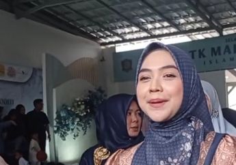 Ria Ricis Terperosok saat Sampaikan Bantuan ke Aceh : Kalau Telat Dibantu, Wassalam