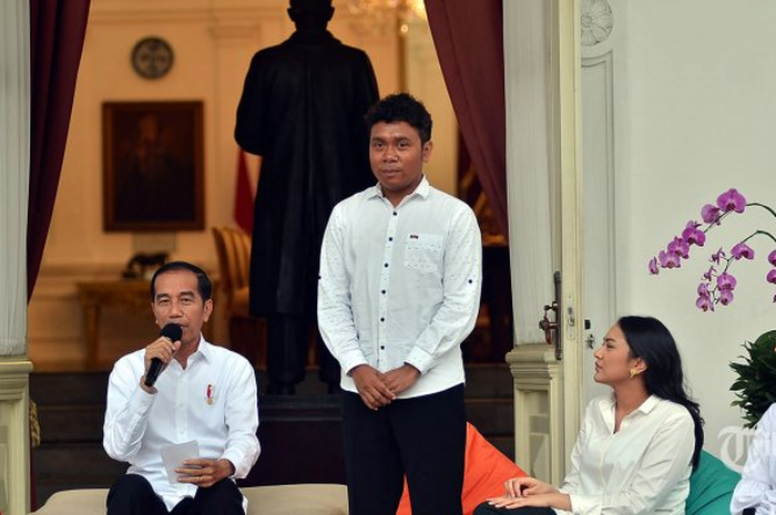 Presiden memperkenalkan Billy Mambrasar sebagai staf khusus presiden