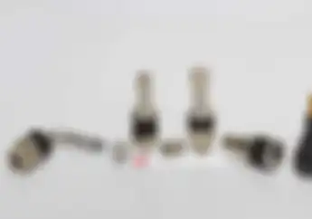 Baru Tahu.. Ternyata Pentil Ban Tubeless Berbahan Karet Lebih Kuat dari Besi