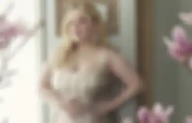 Nicola Coughlan Sebut Bridgerton Menyenangkan Tapi Juga Menakutkan