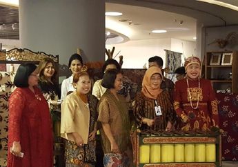 Mitos 'Batik Gentongan' Tanjungbumi, Bangkalan - Madura. Proses Pencelupan Menggunakan Gentong Berusia Ratusan Tahun Lho!