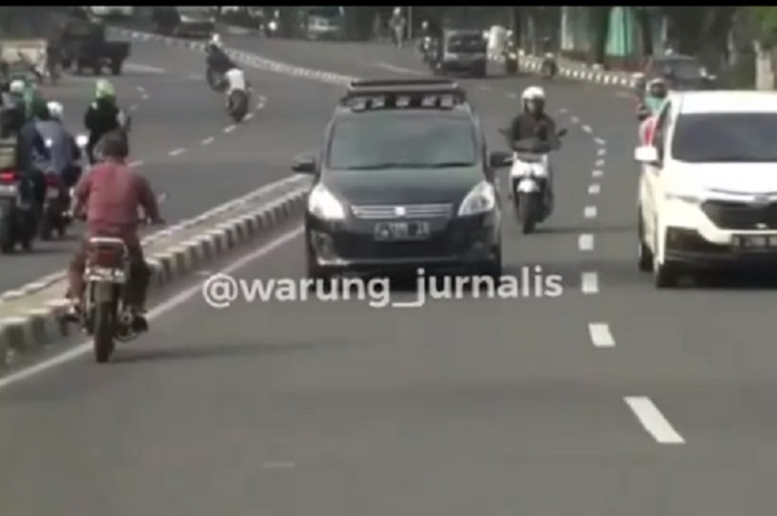 Pemotor balik arah saat ada razia di Palmerah, Jakbar.