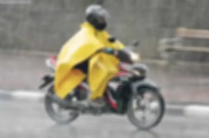 Jas Hujan Model Ponco Dilarang!