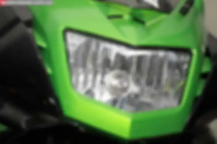Ganti Bohlam Lampu Depan Kawasaki Ninja 150 RR 5 Menit Kelar! Begini Caranya
