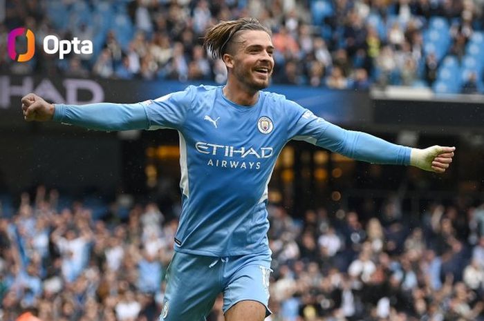 Gelandang serang Manchester City, Jack Grealish, saat mencetak gol ke gawang Norwich City di Stadion Etihad dalam laga pekan kedua Liga Inggris 2021-2022 pada Sabtu (21/8/2021), pukul 21.00 WIB.