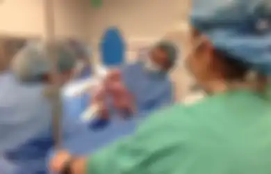 Heboh di Ruang Persalinan! Usai Keluarkan Bayi Kembar Dokter Menjerit Kaget, Bikin Ibu Sang Bayi Penasaran, Ini Rupanya yang Bikin Semua Orang di Ruangan Itu Menangis Haru!