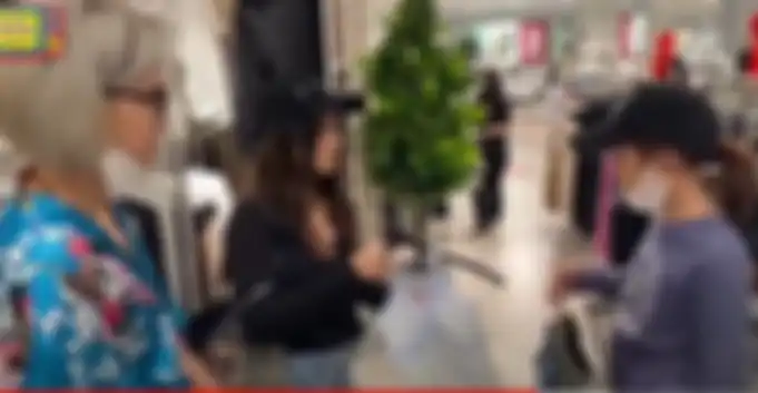 Dul Jaelani, Tissa Biani, dan Safeea Ahmad saat berada di mall