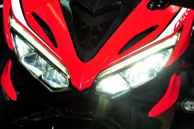Awas! Perhatikan 2 Hal Ini Saat Ingin Pasang Lampu LED di Headlamp Motor