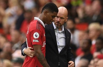 Erik ten Hag diuji keberaniannya untuk menurunkan Marcus Rashford atau mengistirahatkannya di laga Manchester United vs West Ham di Piala FA (1/3/2023).