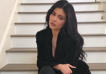  Bikin Ginjal Bergetar, Sosialita Hollywood, Kyle Jenner Sukses Bikin Netizen Kaget dengan Harga Tas Mungil yang Ia Miliki