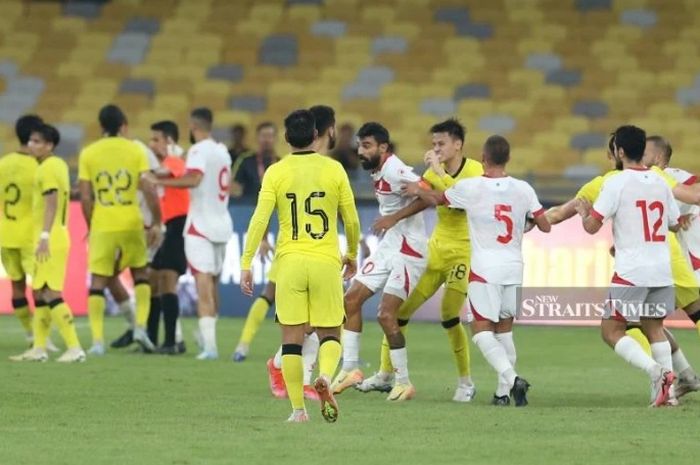 Wasit dari Indonesia Thoriq Munir Alkatiri diprotes pemain Lebanon dalam final Turnamen Merdeka 2024 karena menguntungkan Timnas Malaysia. 