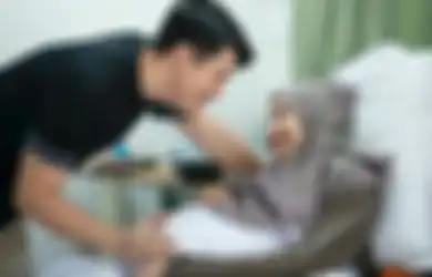 Gantengnya Turunan dari Bapaknya, Inilah Potret Anak Pertama Zaskia Sungkar dan Irwansyah yang Sejuk Dipandang