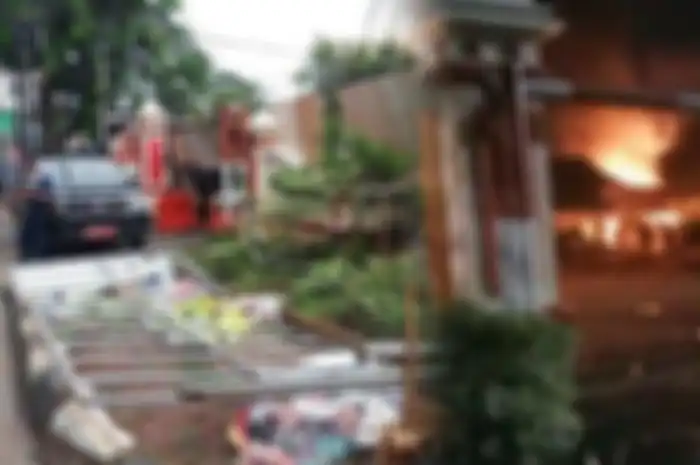 Polsek Ciracas Jakarta Timur ludes dibakar.