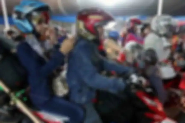 Mudik naik motor, pemerintah melarang masyarakat untuk mudik tahun ini.