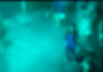 Brutal! Video Gerombolan Geng Motor Serang Warung di Jakarta Pusat, Dua Orang Luka Disabet Celurit