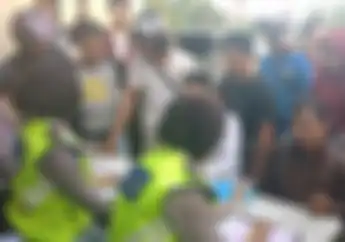 Ada Baju Anti Tilang untuk Pengendara Motor yang Belum Punya SIM