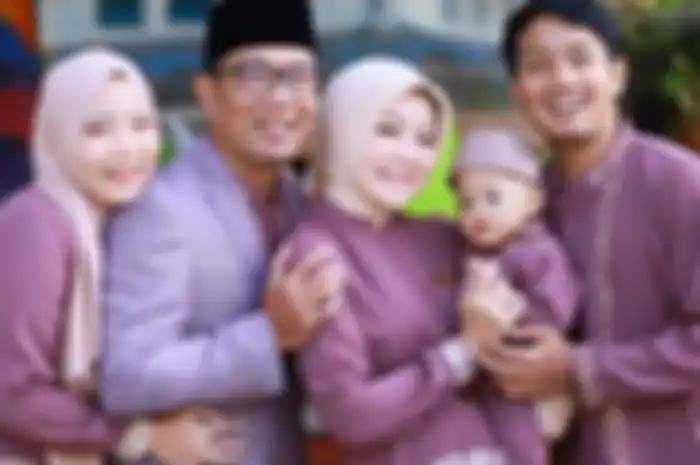 Keluarga Ridwan Kamil dan Atalia Praratya bersama ketiga anaknya.