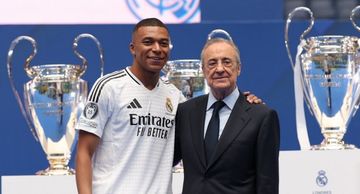 Presiden Real Madrid, Florentino Perez (kanan), menuding banyak pihak yang ingin menggagalkan klubnya lewat berbagai cara.